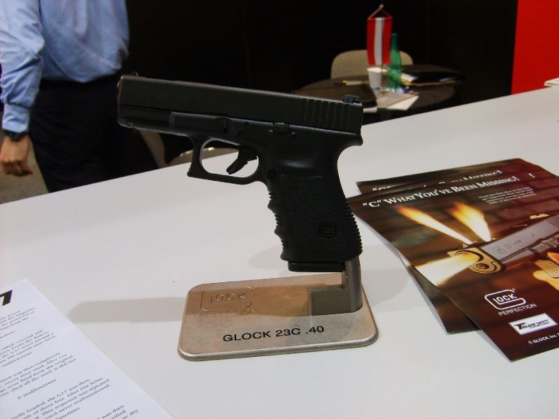 en passant devant le stand Glock...